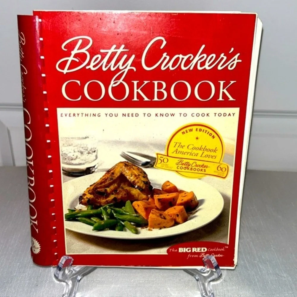 Betty Crocker’s Big Red Cookbook ©️2000 Vintage Ring Binder